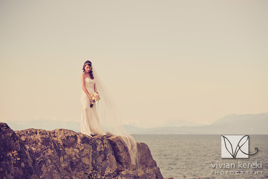 bride on cliff Pipers Lagoon Nanaimo