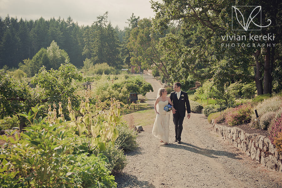 vancouver island wedding photographers Glendale Gardens